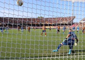 Llorente è super, poker Napoli a Lecce