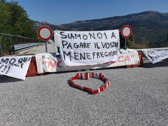 Lumini accesi per viadotto Sente chiuso