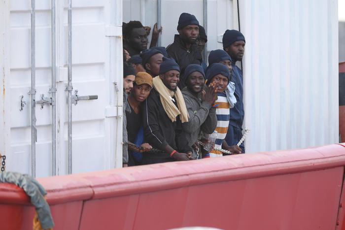 Migranti: dl sicurezza, via supermulte