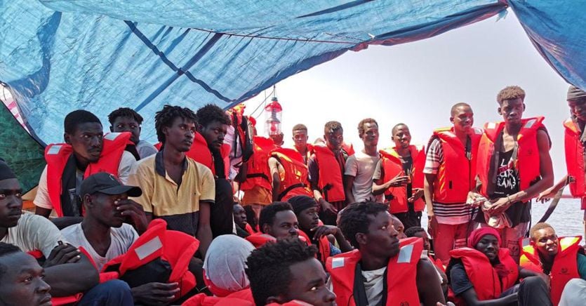 Migranti, nel 2019 solo 7.467 rifugiati. Sbarchi, Germania pronta ad accoglierne un quarto