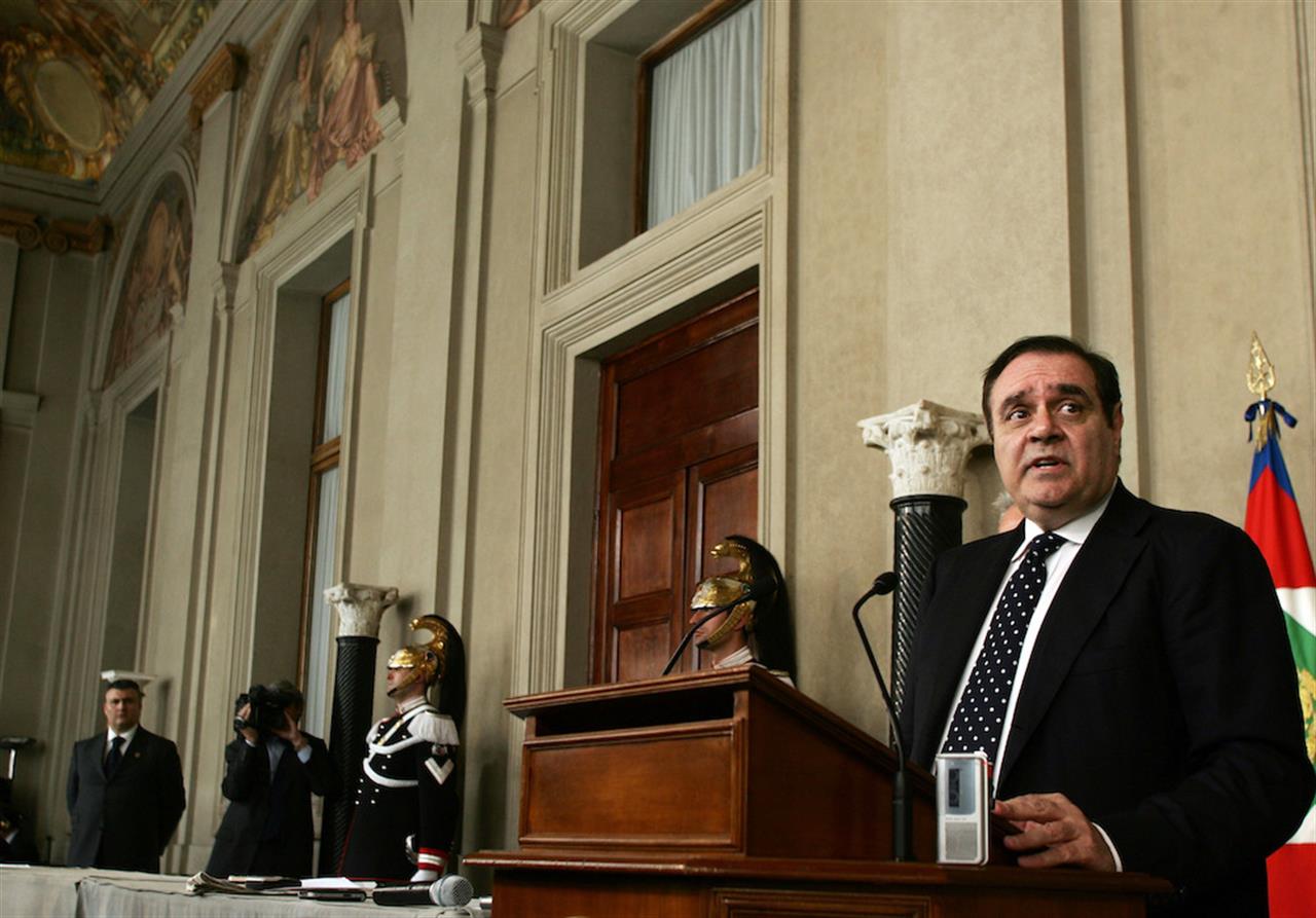 Pd, Cinquestelle, ma anche centro e destra, siamo il Paese delle scissioni di uomini e idee