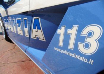 Picchia madre per soldi droga, arrestato