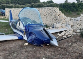Precipita ultraleggero a Lecce, 2 feriti