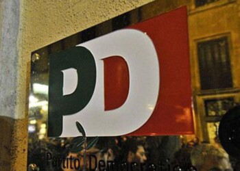 Renzi «ha abbandonato il gruppo»: prima scissione Wathsapp della storia