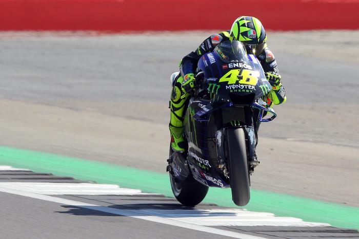 Rossi ‘corre’ a Tavullia con sua Yamaha