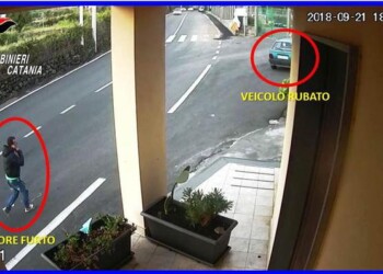 Ruba due auto, incastrato da telecamere