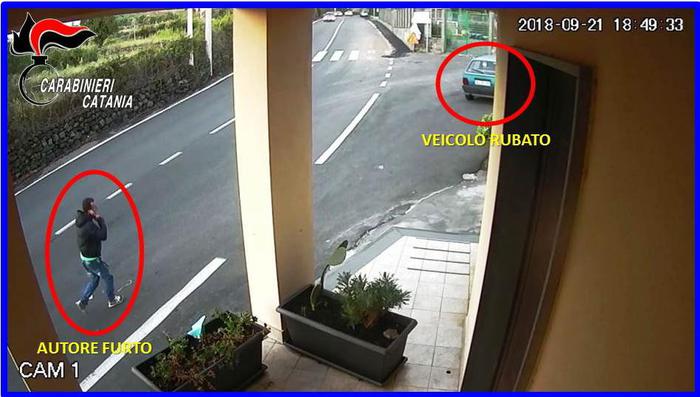 Ruba due auto, incastrato da telecamere