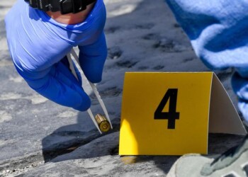 Spari a Napoli, trovati 26 bossoli