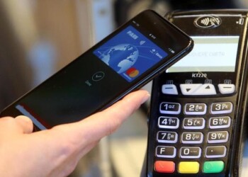 Stop al contante, arriva la card unica per identità e pagamenti elettronici