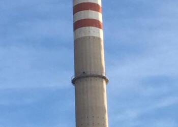 Stop protesta, disoccupato giù ciminiera
