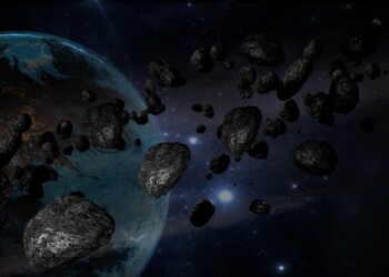 Un grappolo di asteroidi saluta la Terra