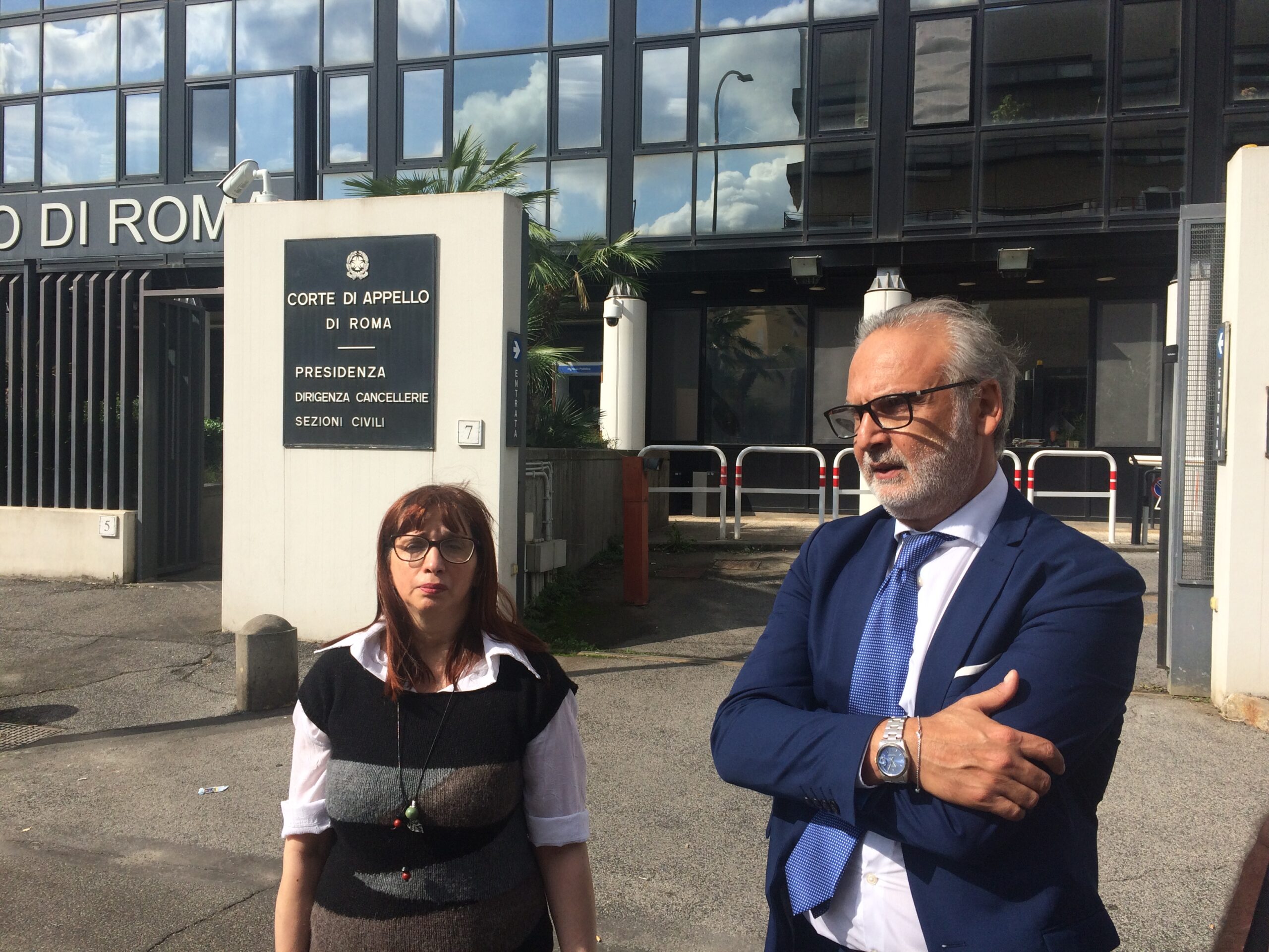 DOPO OLTRE DUE ANNI ANCORA MISTERO SULLA MORTE IN SCOZIA DELLA GIOVANE DEBORA RASTELLI:LA MAMMA SI RIVOLGE ALLA PROCURA DI ROMA