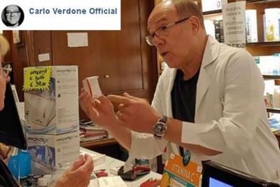 Altro caso risolto, Verdone farmacista per un giorno