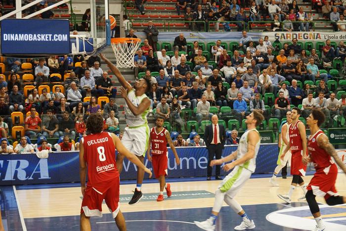 Basket: Dinamo sconfitta a Ankara(64-56)
