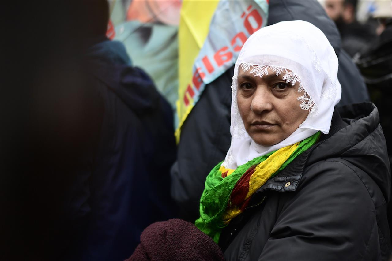 Centrosinistra in piazza per i curdi, ma un po’ anche contro se stesso