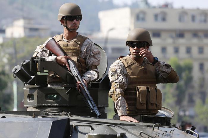 Cile, imposto il coprifuoco a Santiago