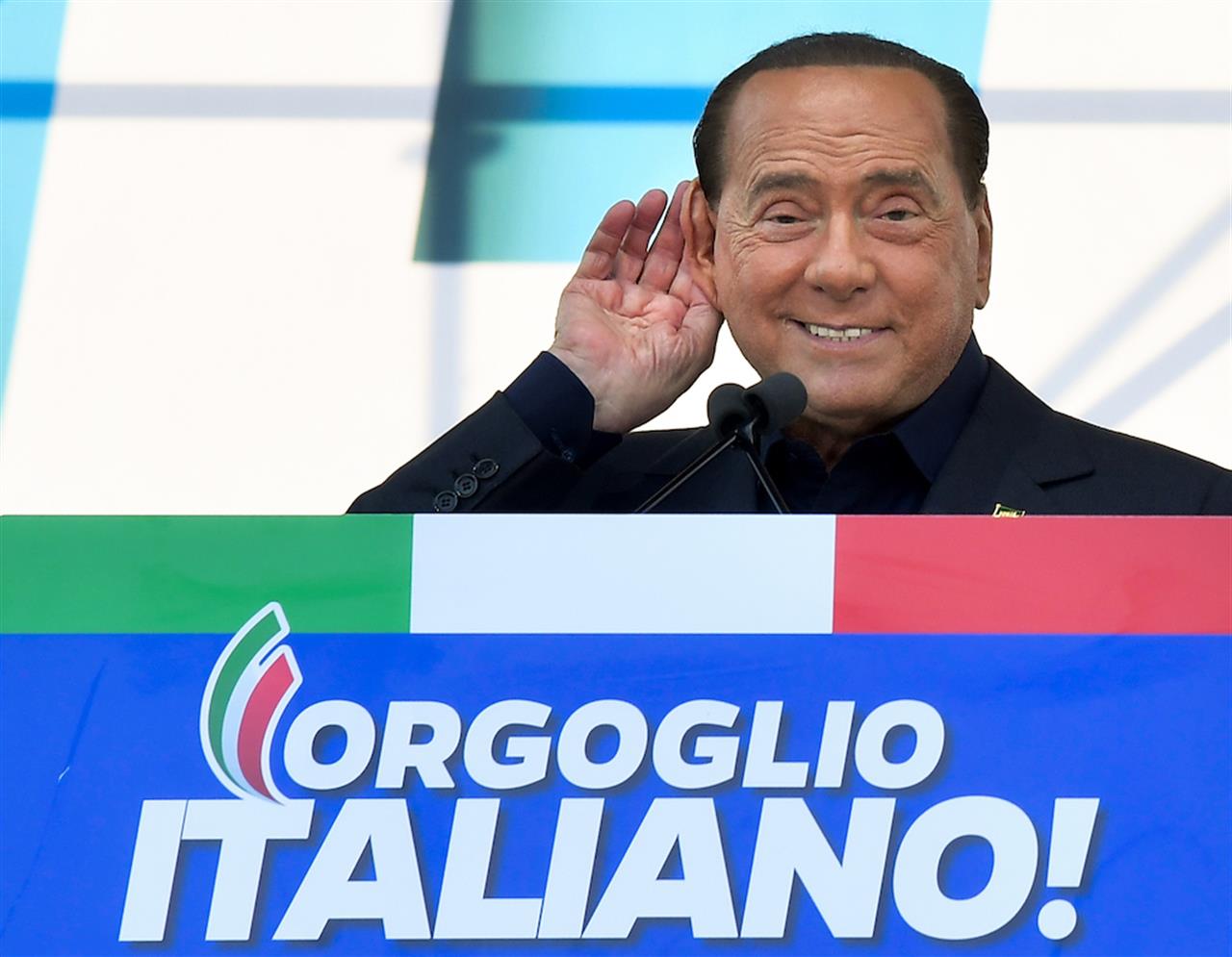 Com’è finito Berlusconi a fare da spalla a tutto ciò che è antiberlusconiano