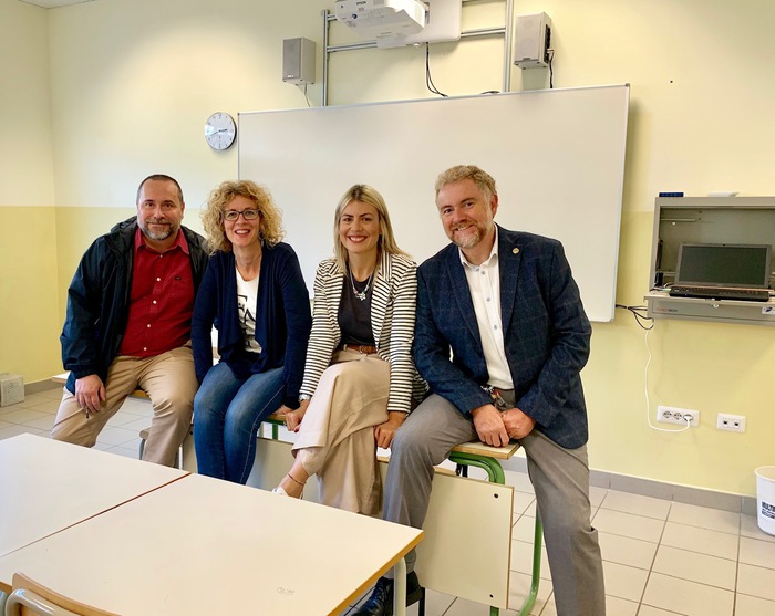 Consiglieri M5s regalano tre Lim a liceo