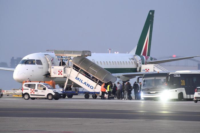 Decolla primo volo da Linate