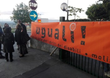 Disabili: piscina out, protesta in cuffia