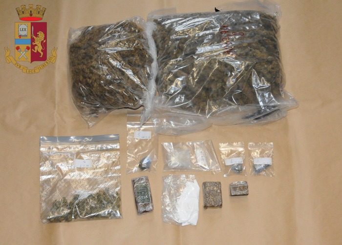 Droga e minacce a chi non paga,6 arresti