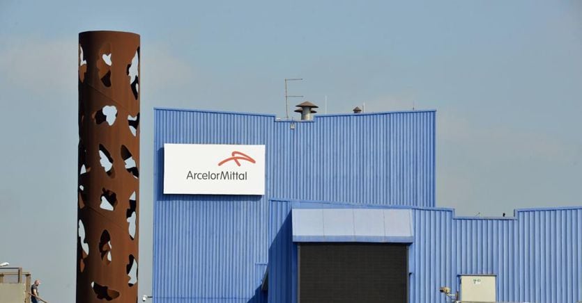 Ex Ilva, i sindacati: lavoro a rischio. Patuanelli: occorre garantire la produzione siderurgica