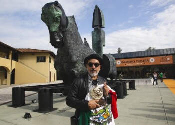 Florence Biennale premia Gustav Aceves