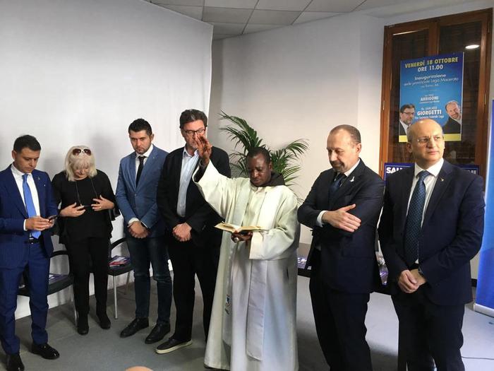 Giorgetti inaugura sede Lega a Macerata