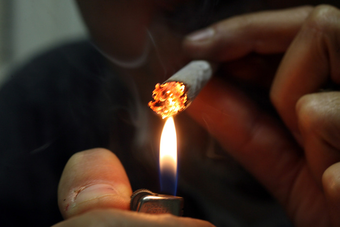 Giovani con marijuana e cocaina in parco