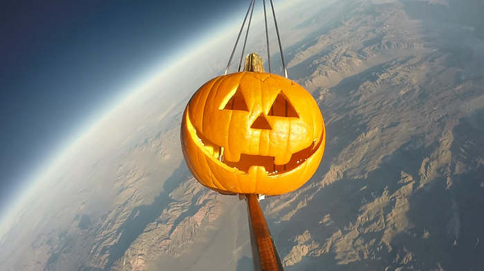 Halloween, lanciata la zucca spaziale