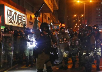 Hong Kong, Lam apre a intervento Cina