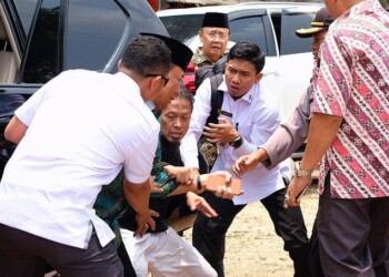 Indonesia, accoltellato ministro