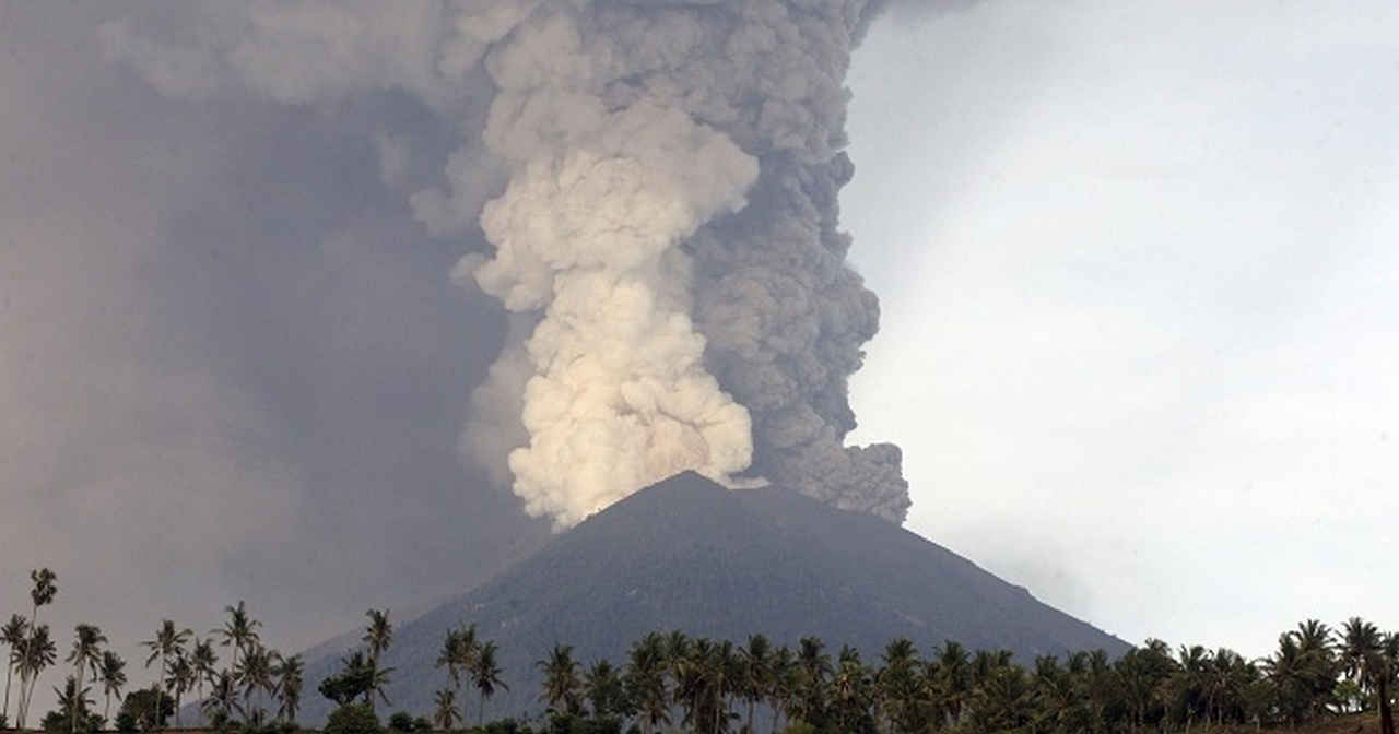 Indonesia, esplode il Monte Merapi: VIDEO impressionante dell’eruzione