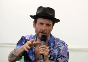 Jovanotti si fa male ma “niente di grave” 
