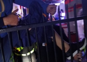 Ladro s’infilza gamba in cancello, fermo