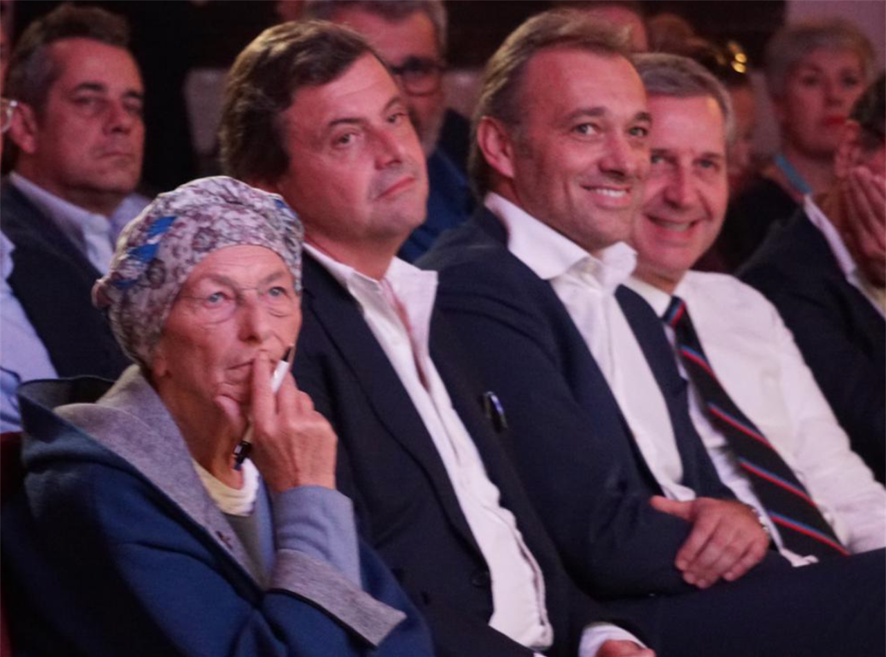 L’alleanza contro gli stronzi