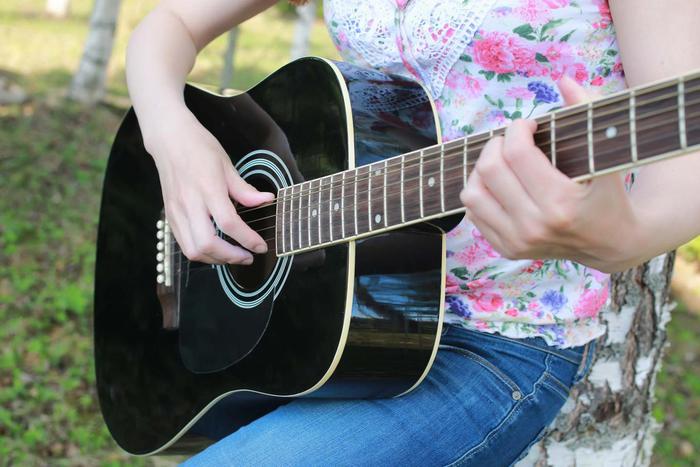 Le nanocorde di chitarra che suonano da sole