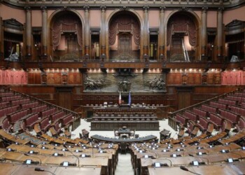 M5S senza capogruppo alla Camera: vana l’assemblea dei deputati, si muove Crippa