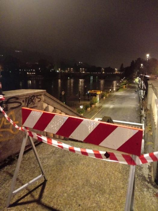 Maltempo, a Torino chiusi Murazzi del Po