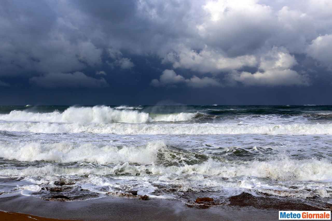 METEO per domani, venerdì 25. Perturbato al Sud ed Isole, migliora altrove