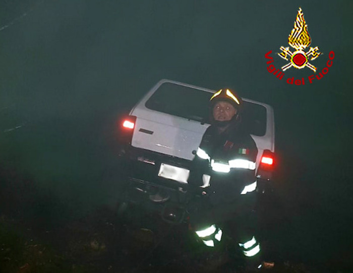 Muore bruciato in auto nel Milanese