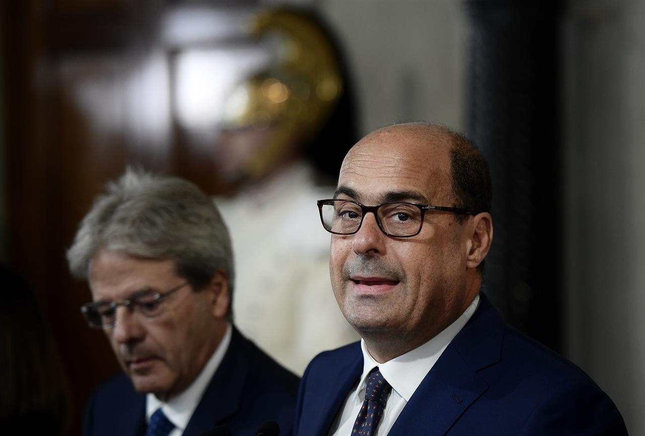 No, non è un’anti-Leopolda, ma a Bologna Cuperlo e Zingaretti provano a ripensare il Pd