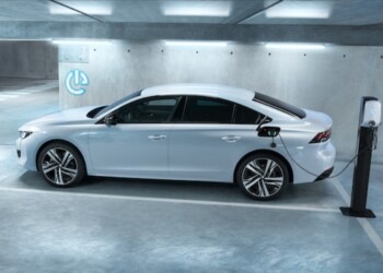 Peugeot: a tutto hybrid
