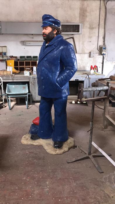 Restauro per statua Bud Spencer Livorno