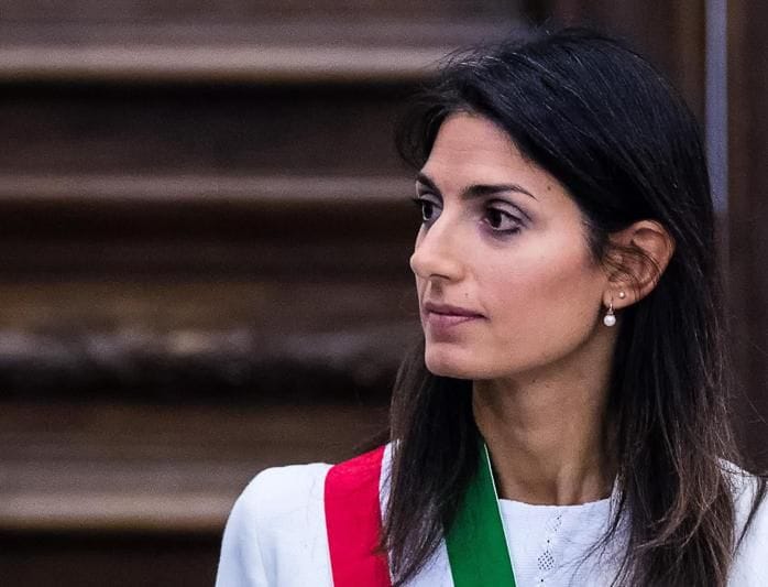 Rifiuti, Lega si mobilita per sfiduciare Raggi, Pd non affonda il colpo