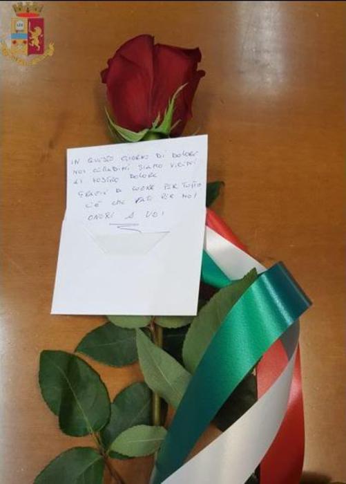 Signora lascia rosa a Questura Vibo