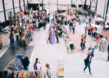 Sostenibilità: a Milano la moda vintage si paga al chilo 