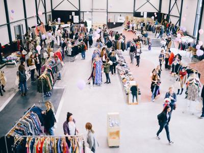 Sostenibilità: a Milano la moda vintage si paga al chilo 