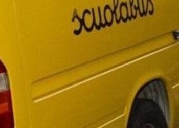 Spray urticante sullo scuolabus, bimbo in pronto soccorso