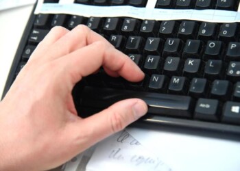 Vende online,incassa e sparisce, arresto